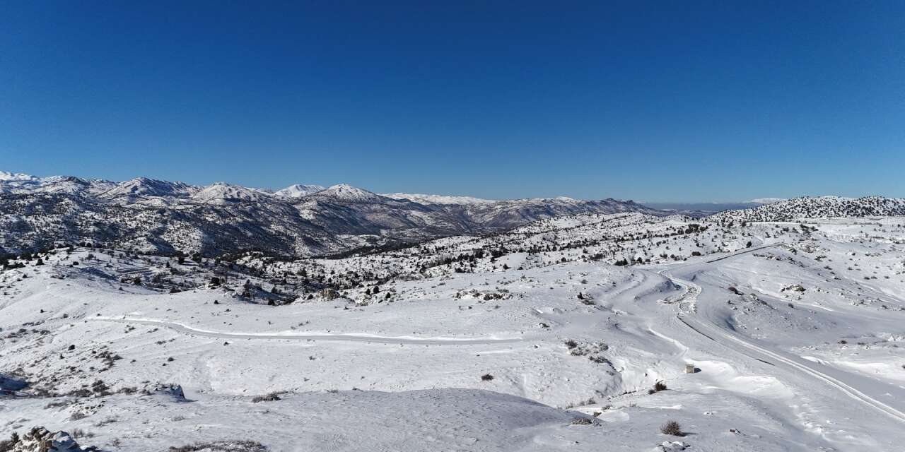 Toroslar karla kaplı! Hadim’de kiraz bahçeleri beyaza büründü