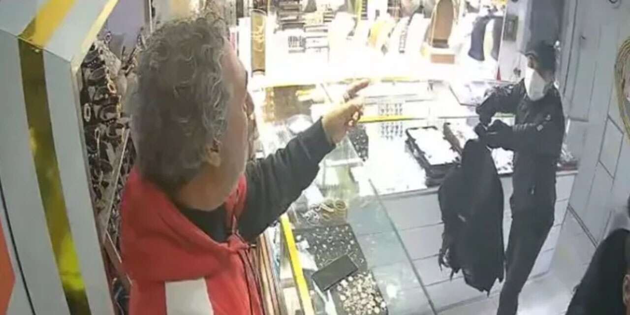 ‘Kolay gelsin’ diyerek 3 saniyede yarım kilo altın çaldı
