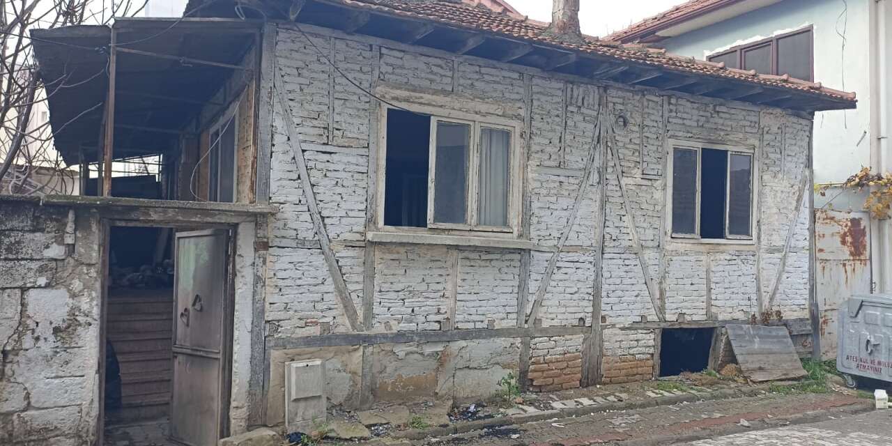 Yangın çıkan evde ölüm! Kilitli odada cesedi bulundu