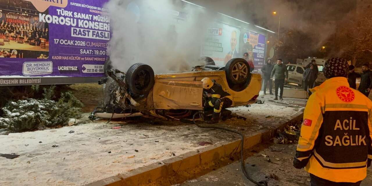 Takla atan otomobil alev aldı! 2'si ağır 3 kişi yaralandı