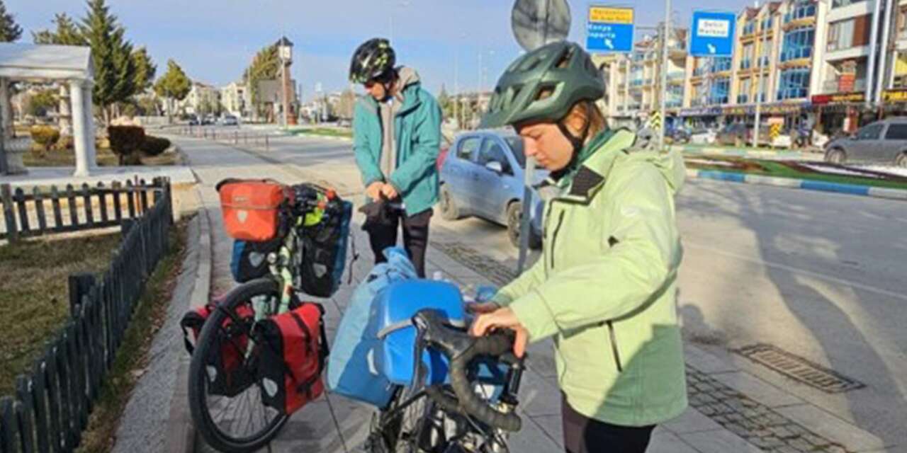 Bisikletleriyle dünya turu yapan iki turist Konya’da mola verdi