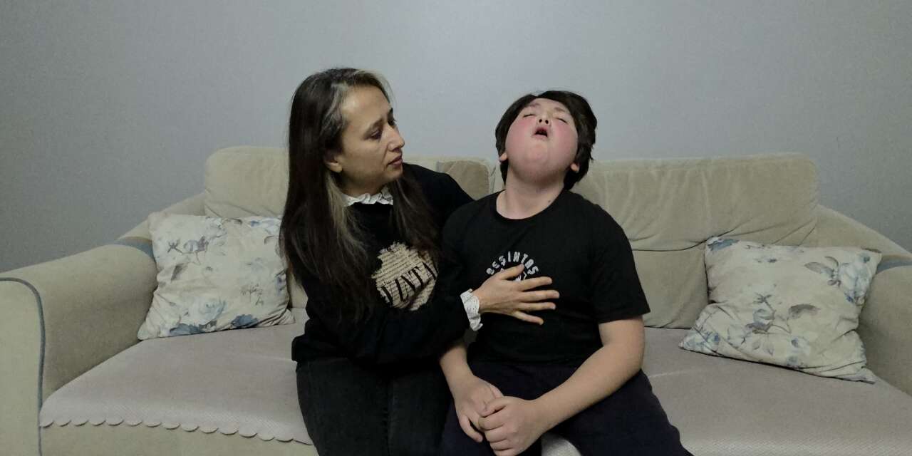 12 yaşındaki Hasan Emre, 8 yıldır durmadan öksürüyor