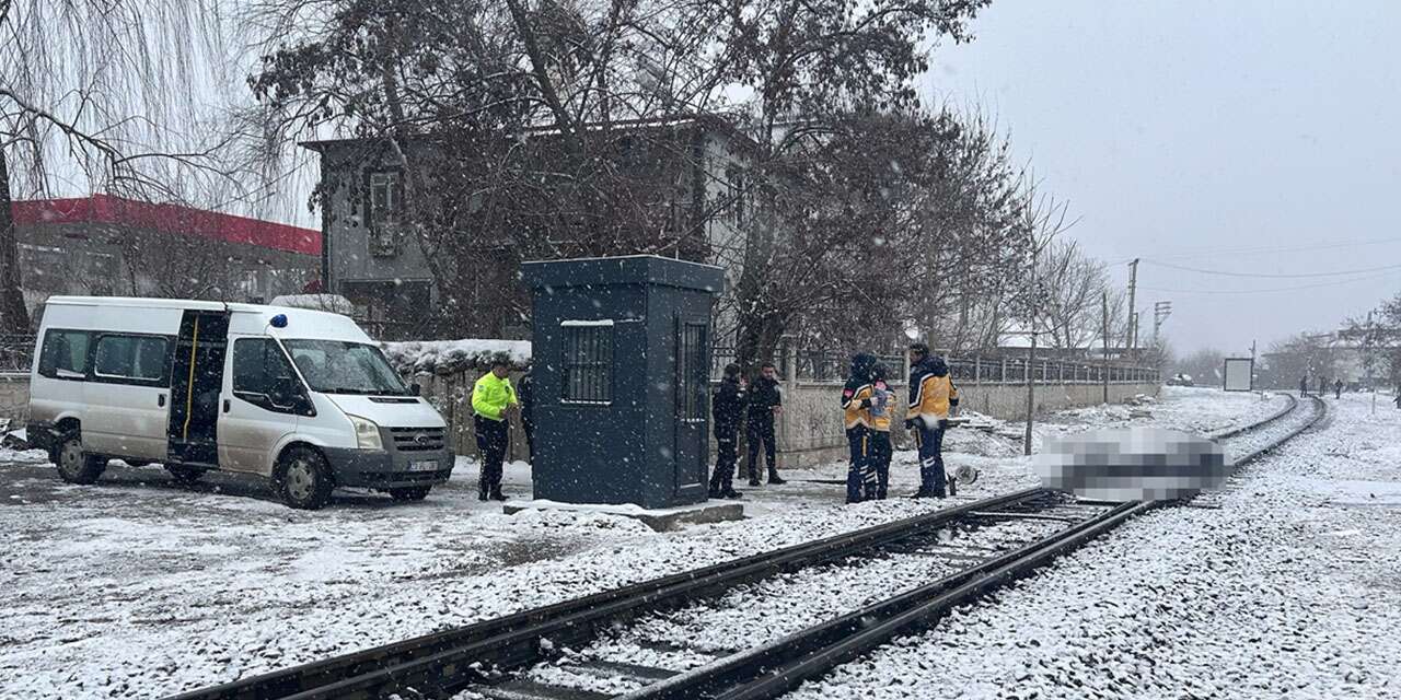 Tren çarpan Muhammet Bahçeci hayatını kaybetti