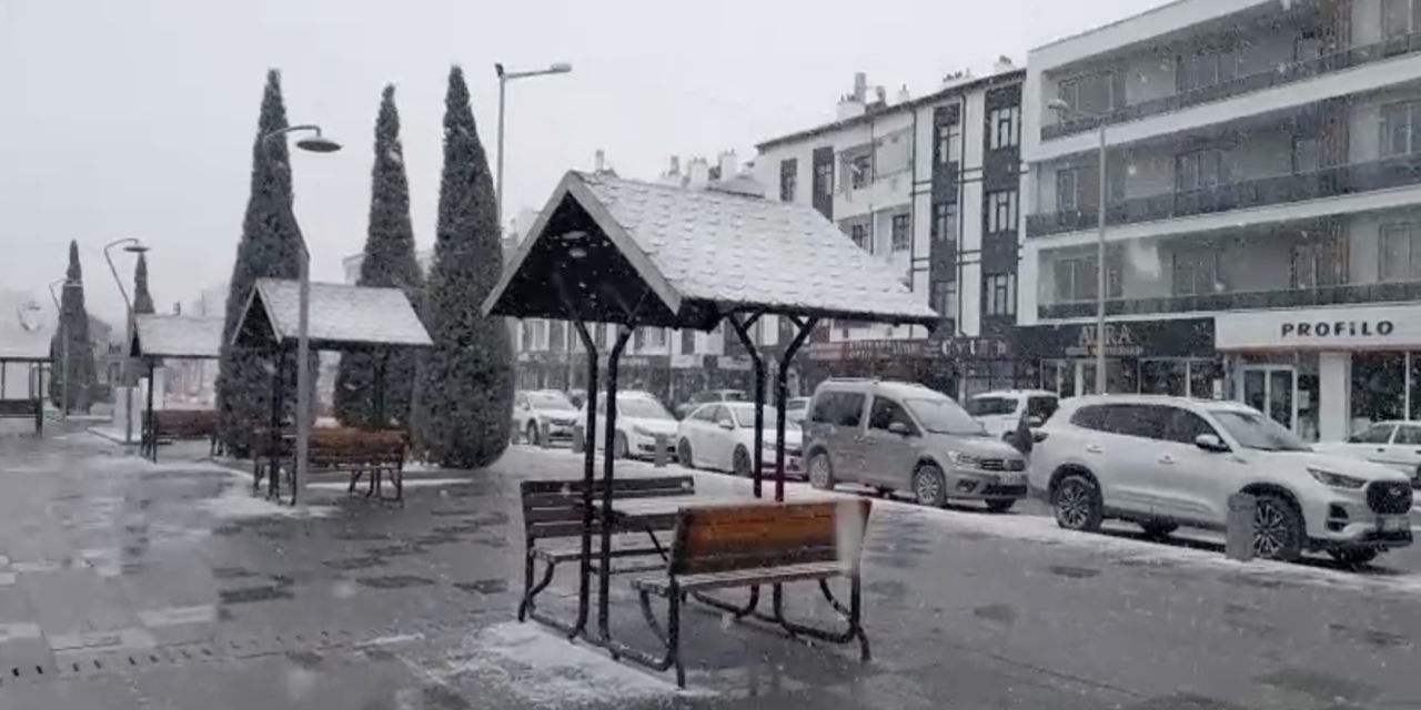Konya Karapınar’da kar sürprizi