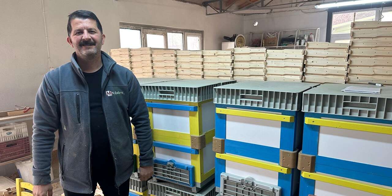 Arıcıların futbol tutkusu kovanlara yansıdı