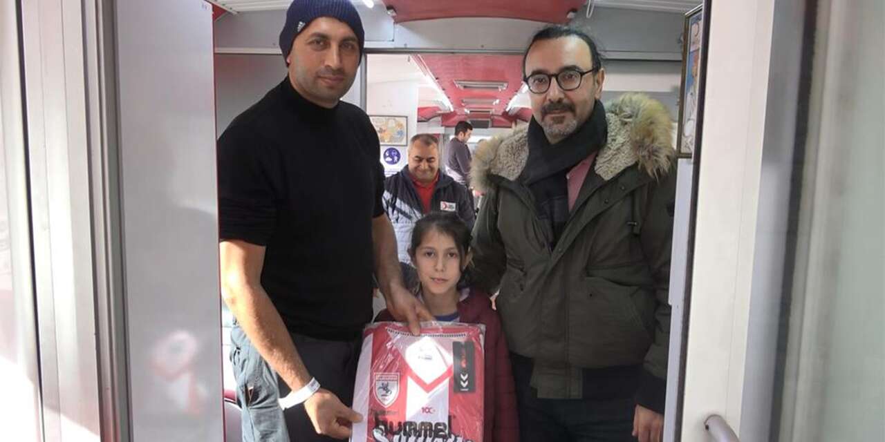 Süper Lig ekibi ücretsiz forma ve maç bileti dağıtıyor