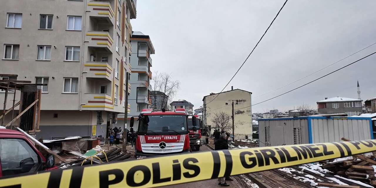 5 katlı binada yangın paniği! Ekipler 12 kişiyi kurtarmak için harekete geçti