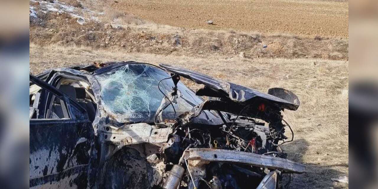 Otomobil şarampole devrildi! Genç sürücü öldü, anne ve babası yaralı