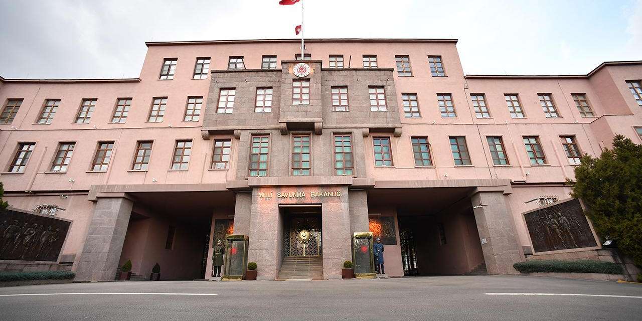 Bayrak saldırısının failleri tespit edildi, gereği yapılıyor