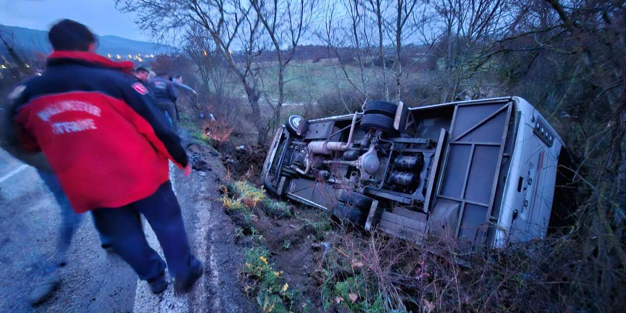 İşçi servisi şarampole uçtu! 14 kişi yarandı