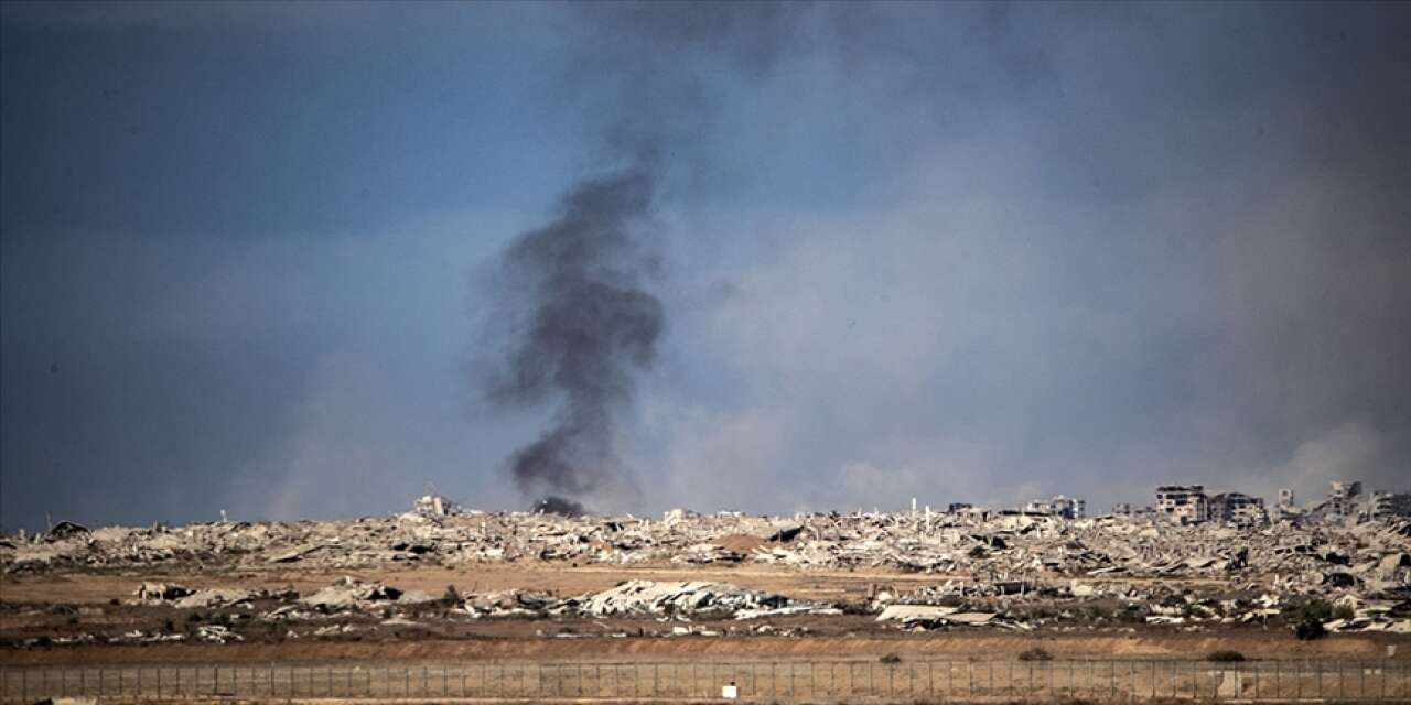İsrail, Gazze Şeridi'ni topçu atışlarıyla vurdu