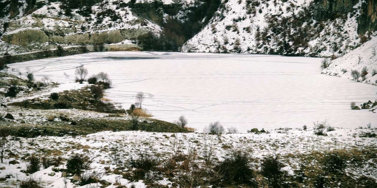 Konya’nın şifalı su kaynağı buz tuttu