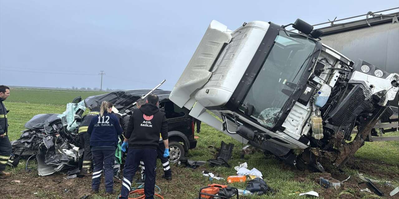 Hasanağa yakınlarında TIR kazası! 1 ölü, 1 yaralı var