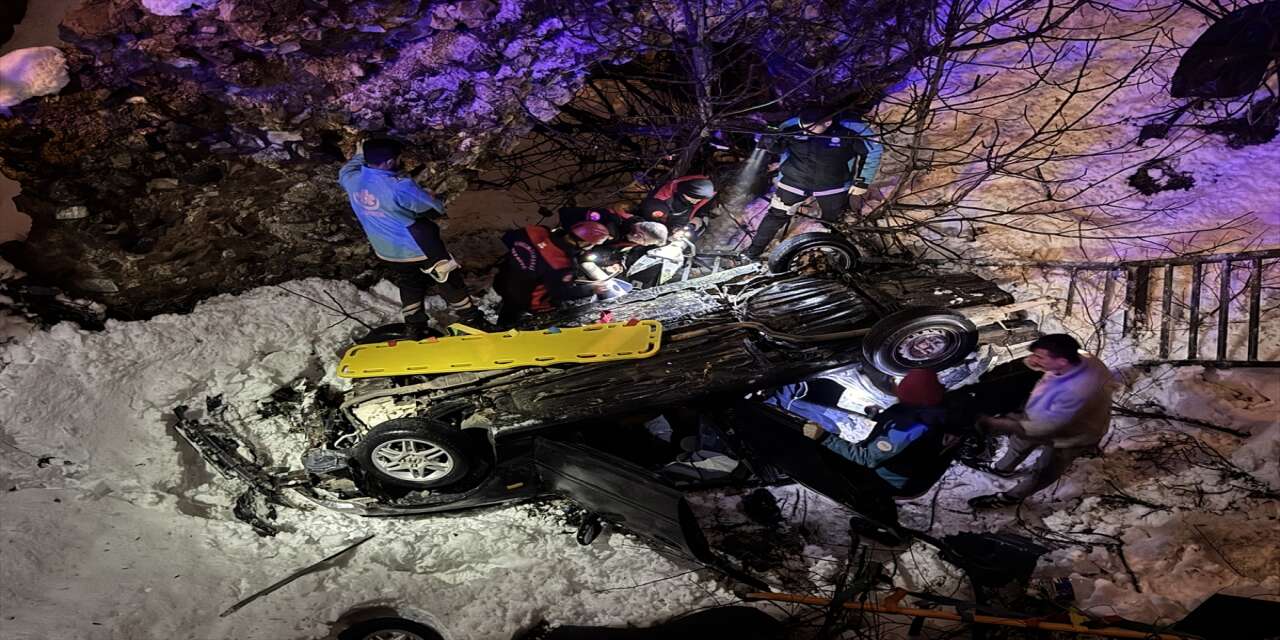 Otomobil köprüden uçtu! Ekipler içindeki 5 kişi için seferber oldu