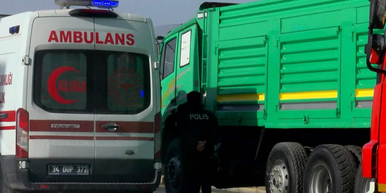 Kamyon kabininin altında kalan Ali Çevik feci şekilde can verdi