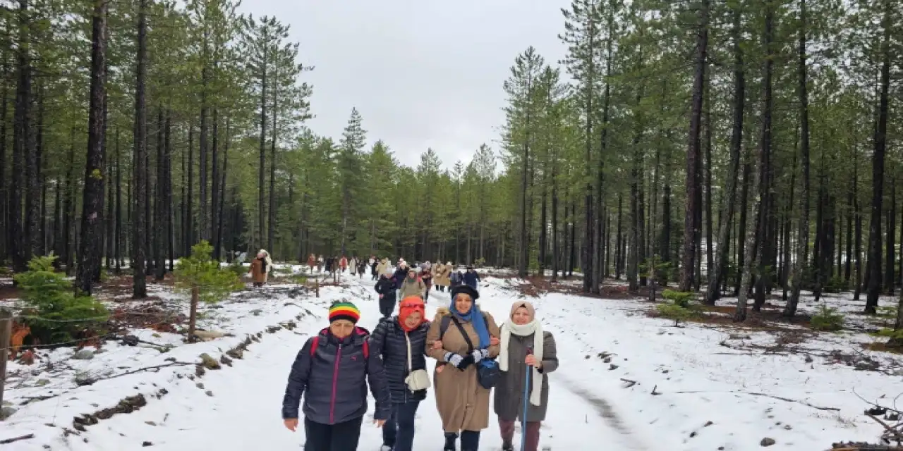 Konya’da kadınlar kış ortasında 7 kilometre yürüdü