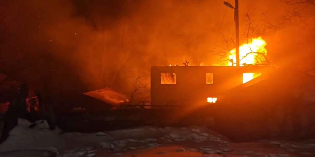 Muhtarın iki katlı evi yandı