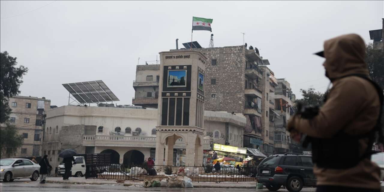 Aynularab'ta açılan insani koridordan sivillerin geçişi başladı