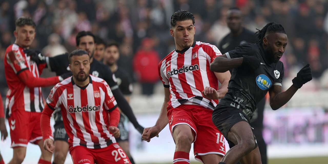 Sivasspor - Amedspor maçında ofsayt krizi! Hakemler istifa etti