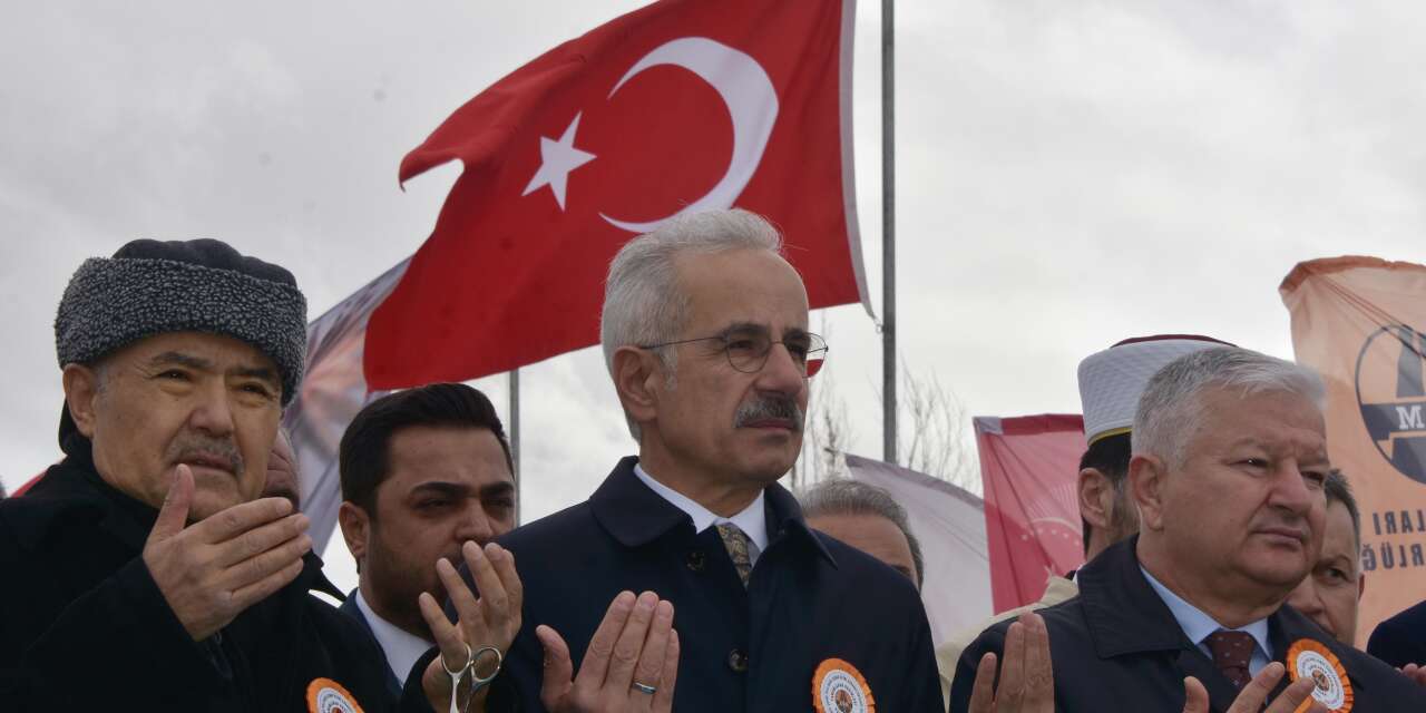 Bakan Uraloğlu Aksaray’da! Bölünmüş yol ağı 30 bin kilometreyi aştı