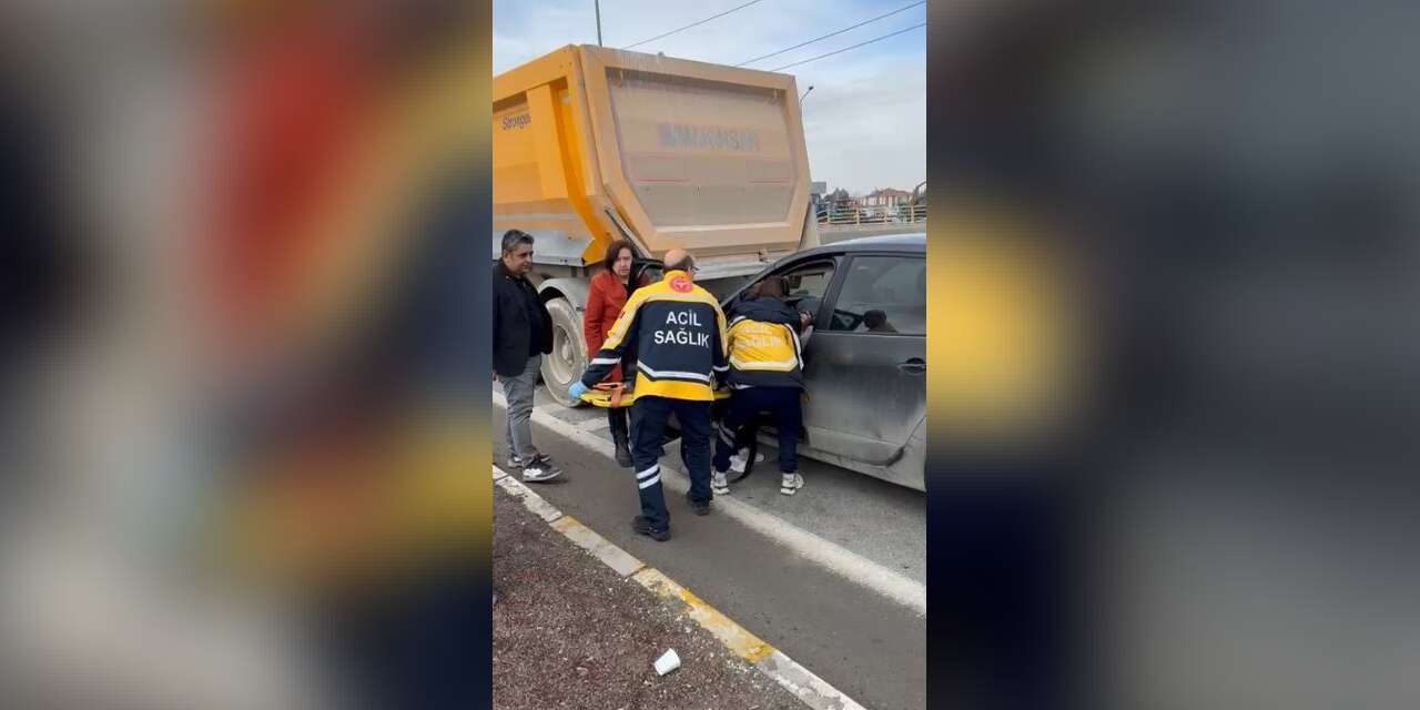 Konya’da otomobil TIR’a arkadan çarptı, kadın sürücü yaralandı