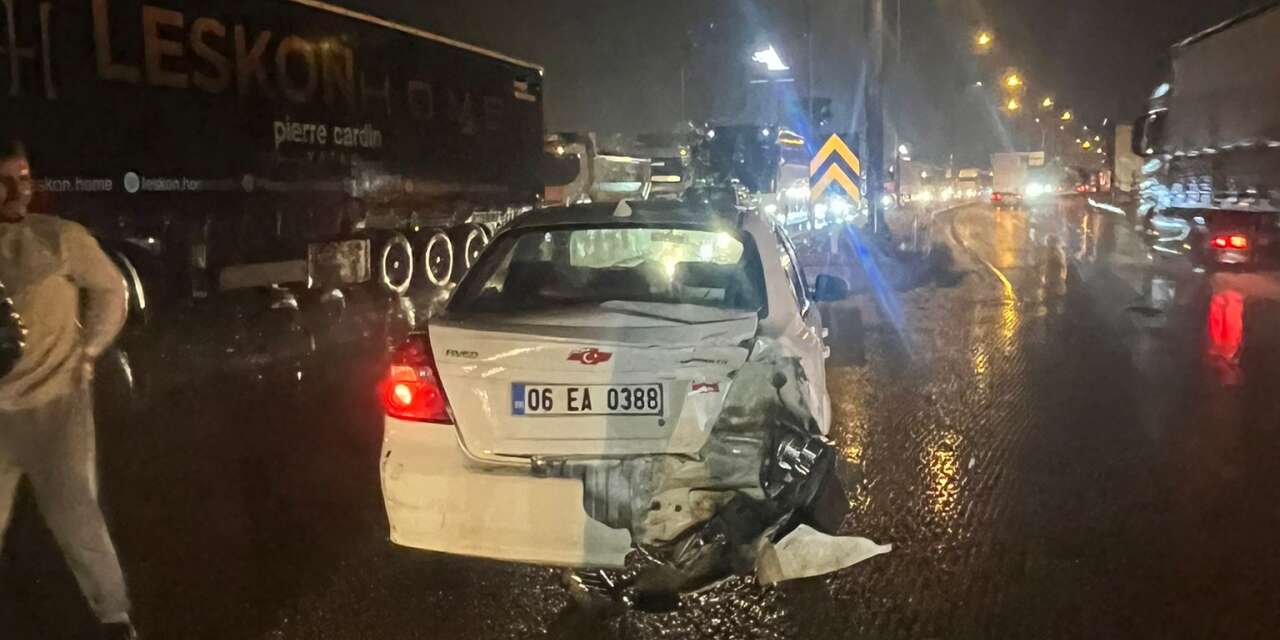 Konya’da TIR, ışıkta duran otomobile çarptı! 2 yaralı var