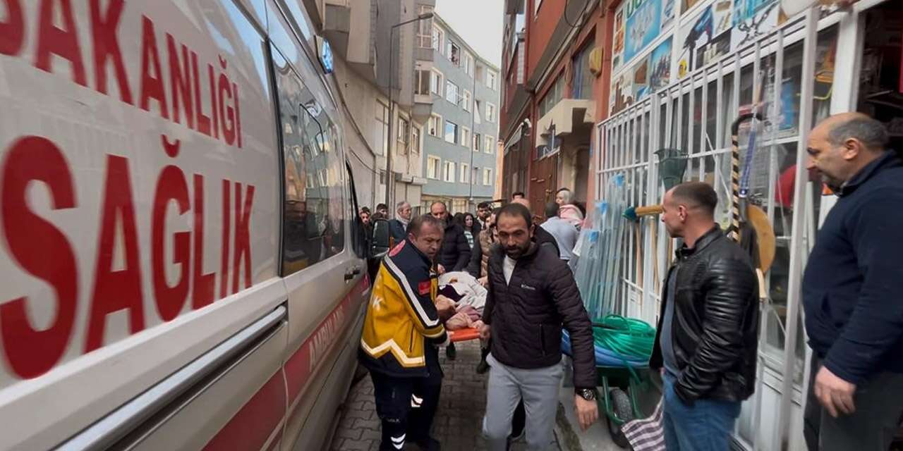 Yaşlı kadın komşusunun bıçaklı saldırısına uğradı