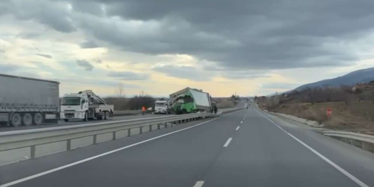 Konya’da TIR ile kamyon çarpıştı, 2 sürücü yaralandı