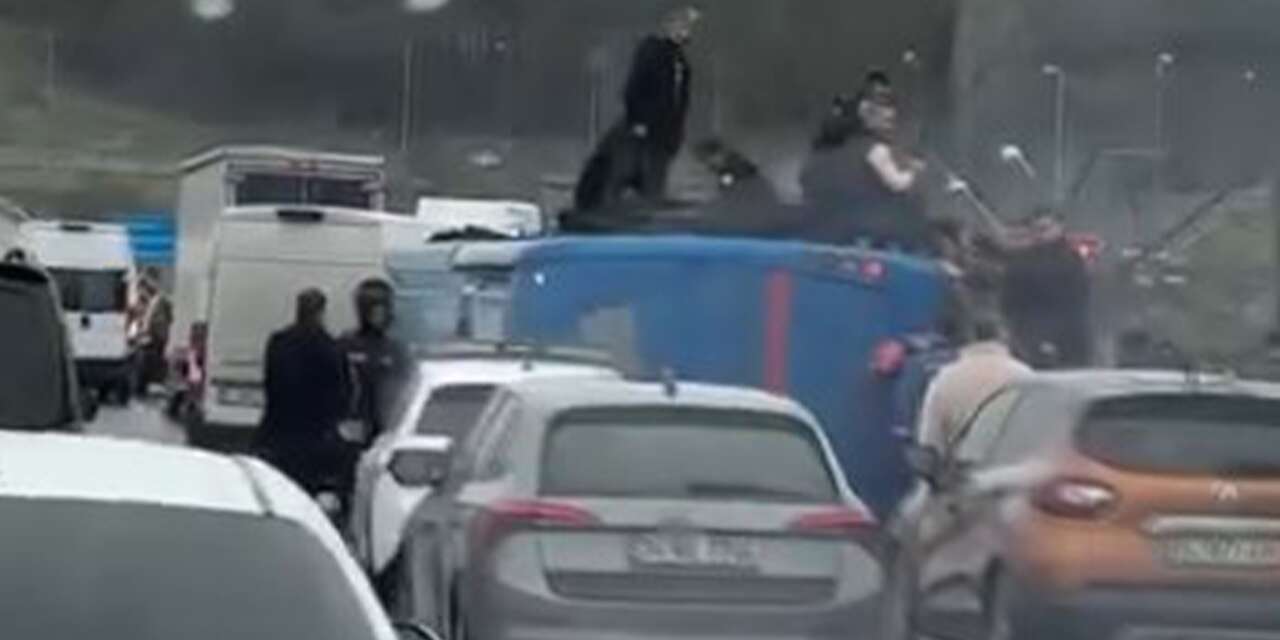 Cezaevi aracı devrildi! 4 jandarma yaralı