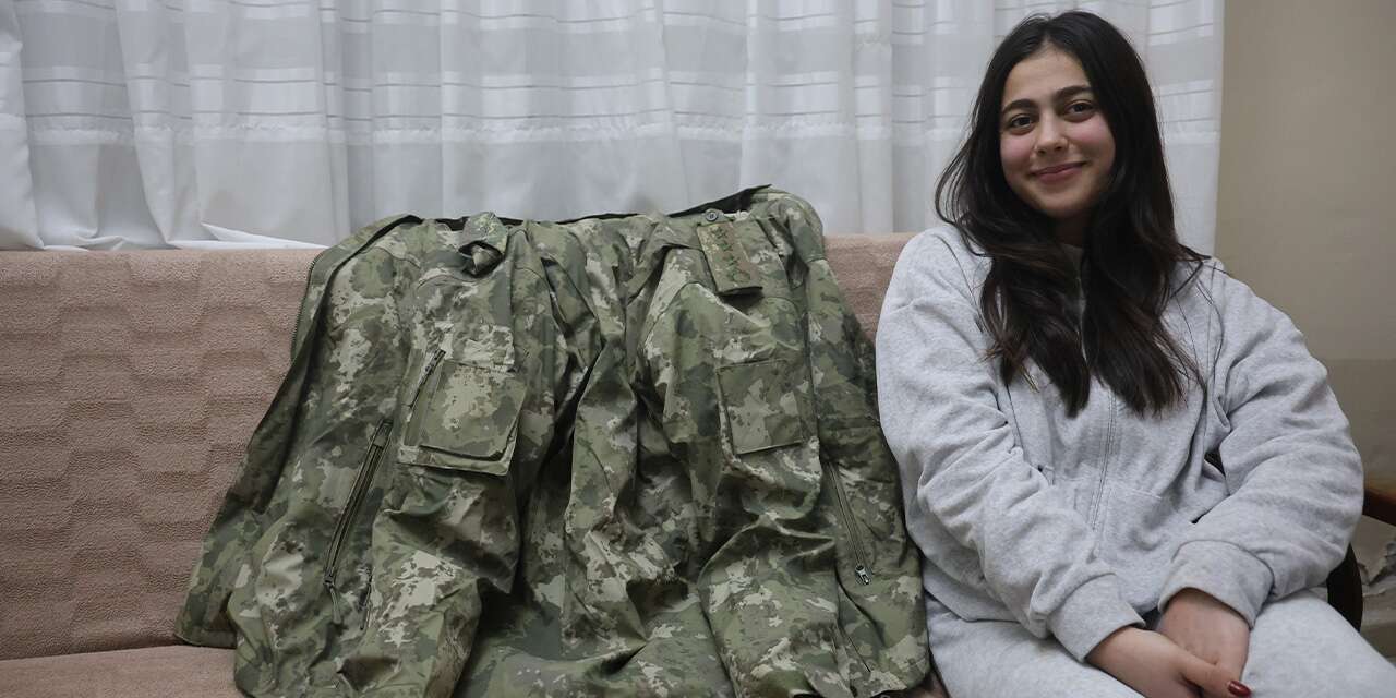 Depremzede Beliz, kendisine montunu veren askeri buldu