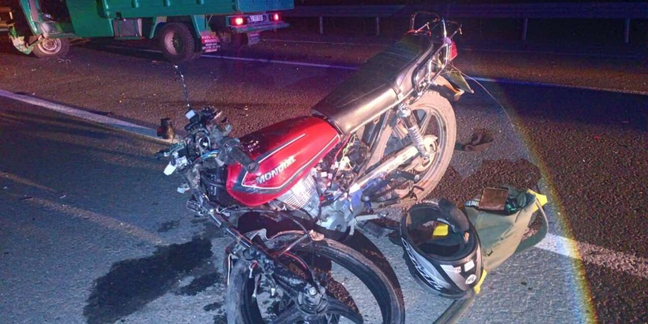 Kamyonet ile motosiklet çarpıştı! 2 can kaybı var