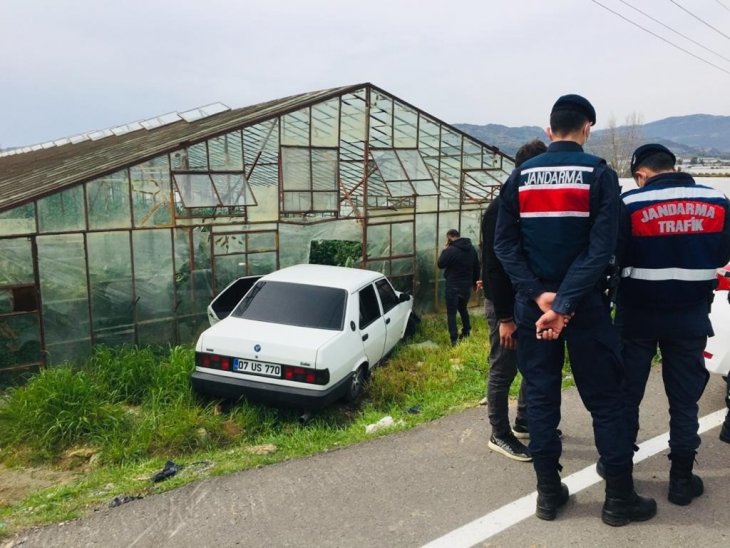 Sokağa çıkması yasak genç, polisten kaçmaya çalışırken kaza yaptı