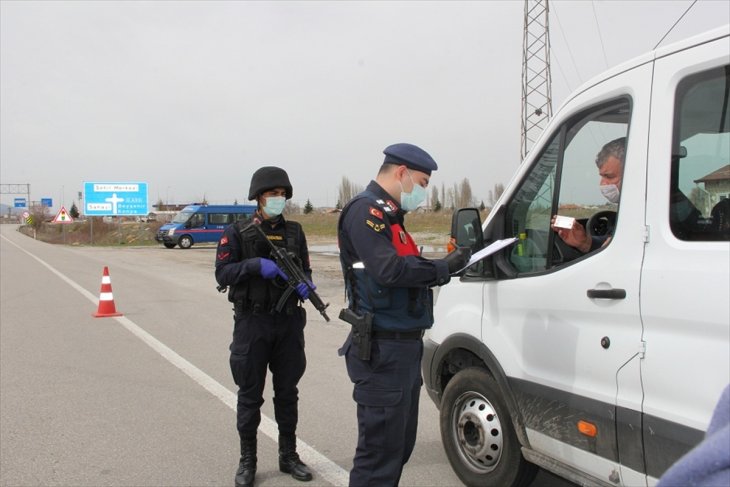 Seydişehir'de jandarma ekipleri ilçenin giriş çıkışlarında sıkı tedbir aldı
