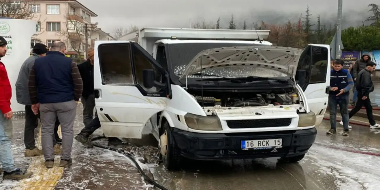 Konya'da kaymakamlık binası yakınında yangın paniği