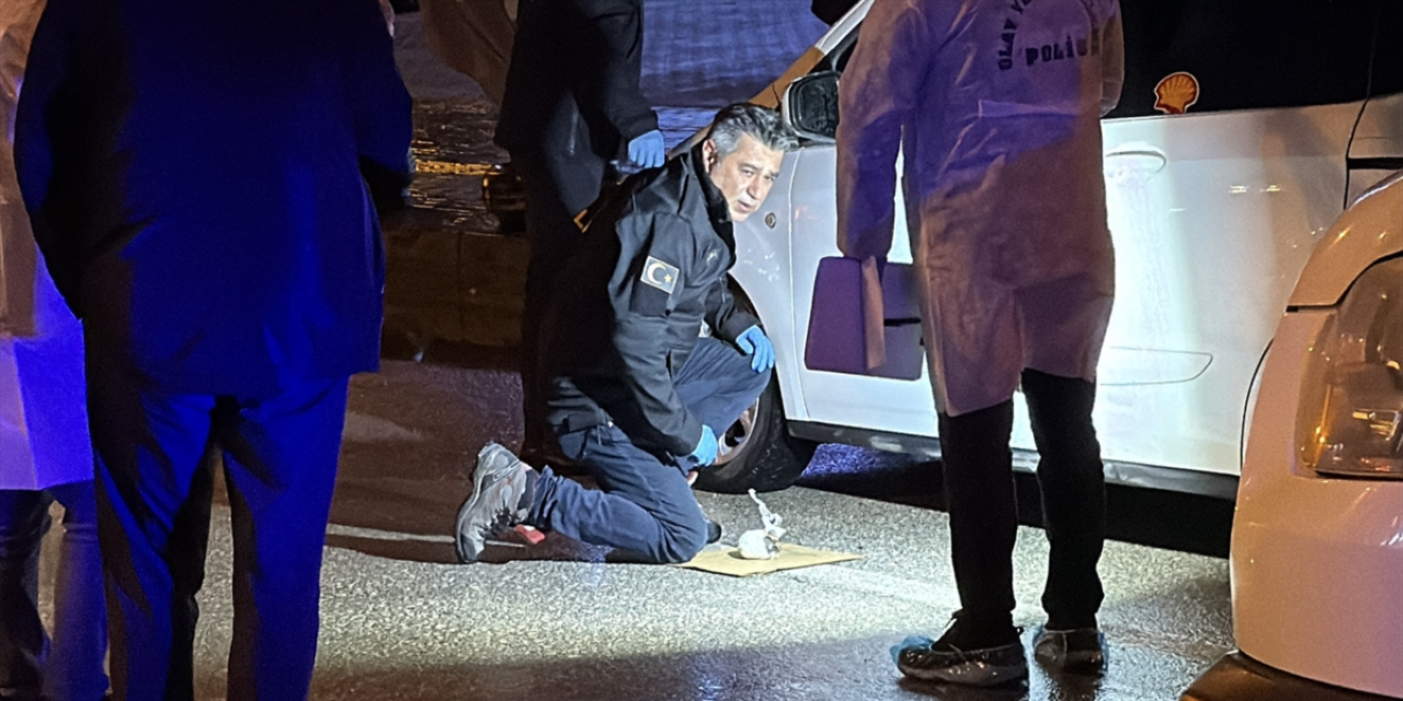 Bursa Yıldırım’da polisten kaçan araçta el bombası çıktı