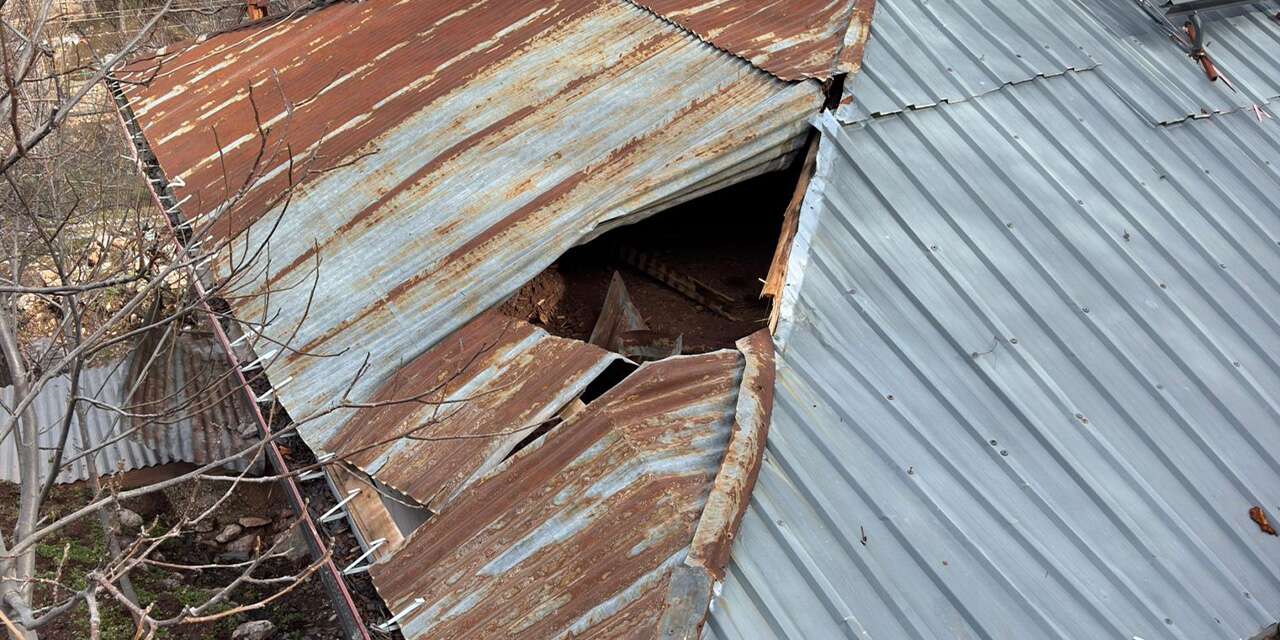 Konya’da evin üzerine kaya düştü