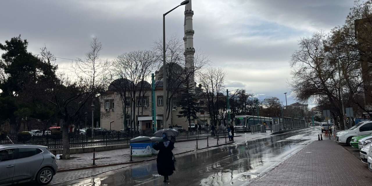 Konya bereketle coşuyor! Yağışlar kenti sardı, yarın kar da var
