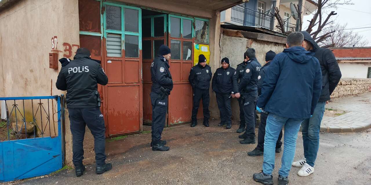 İncelediği tüfek ateş aldı, Veteriner Ömer Selvi karnından vuruldu