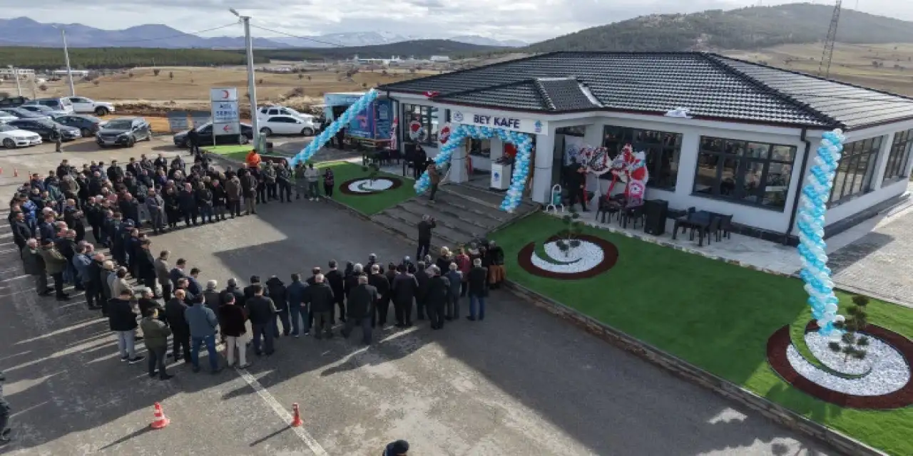 Çay ve espressonun fiyatını duyan Konyalılar Beylere akın ediyor