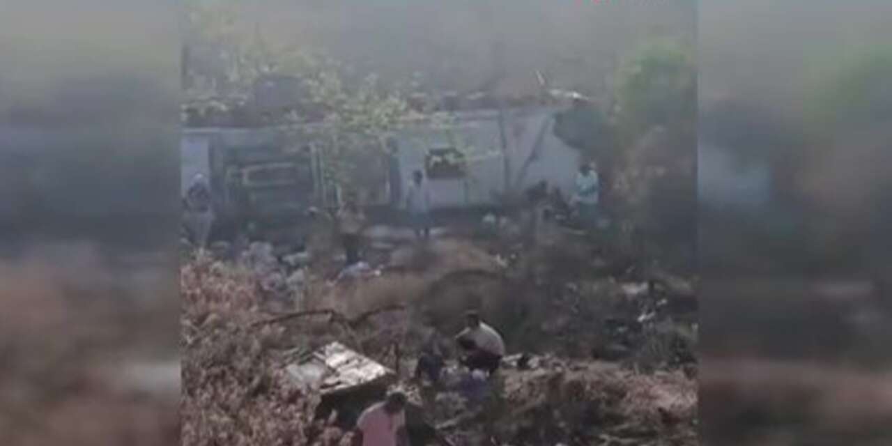 Yolcu otobüsü devrildi! 16 ölü var