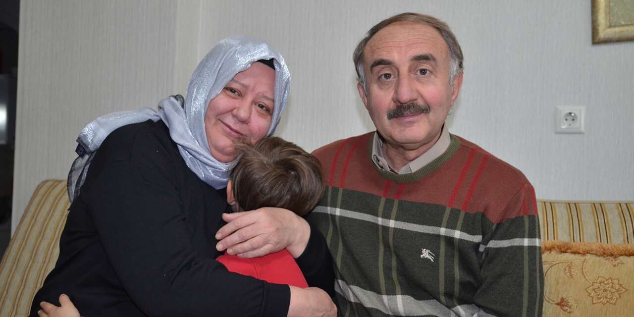 Konyalı çift, evlat sevgisini durduramadı