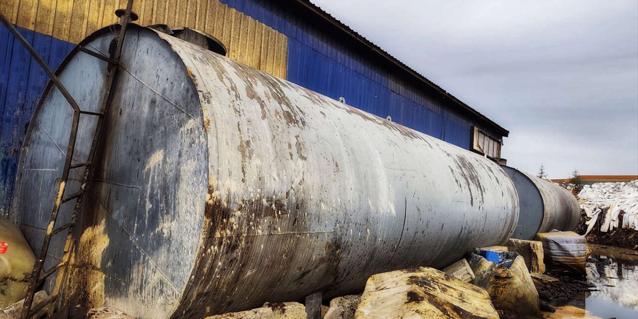 Geri dönüşüm fabrikasına kaçak akaryakıt baskını