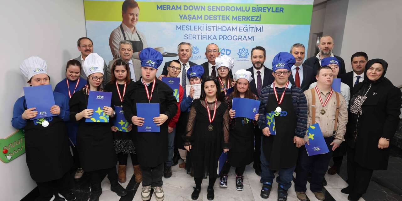 İş kapıları açan DOSD Meram ilk mezunlarını verdi