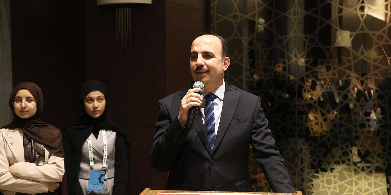 Başkan Altay uluslararası konferansta öğrencilere seslendi