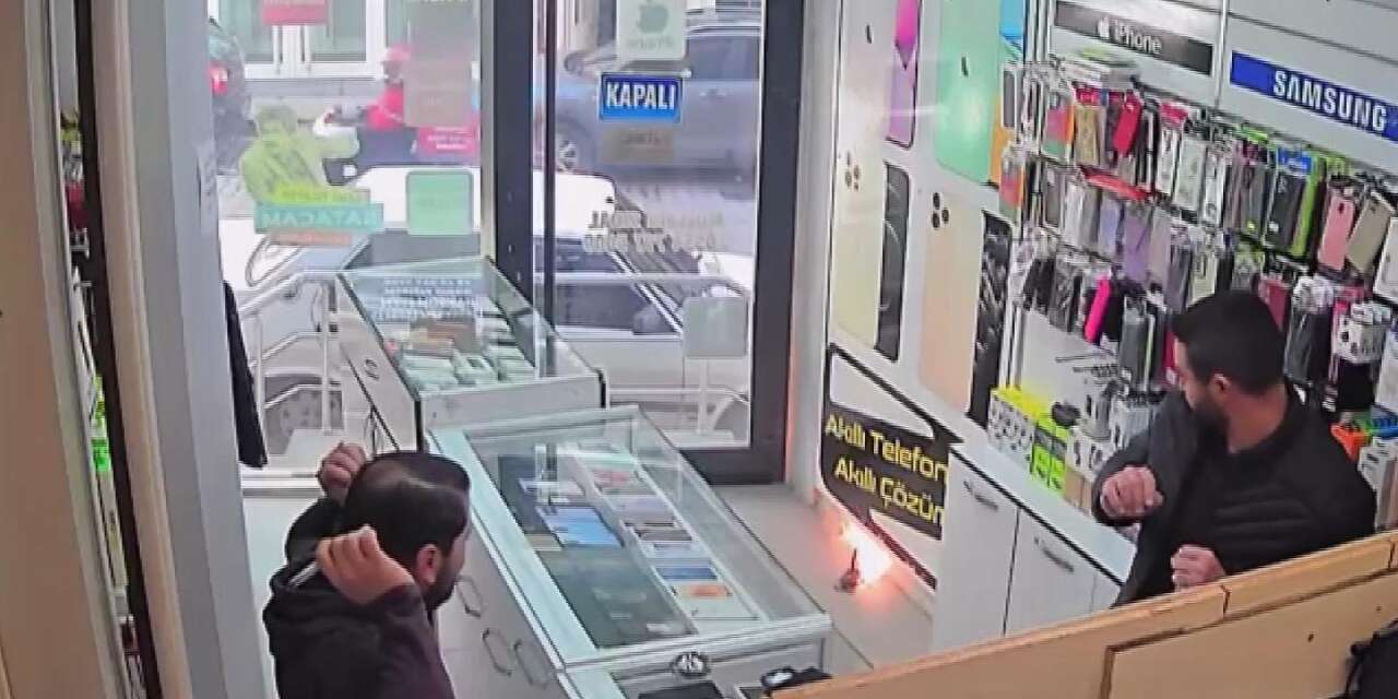 Konya’da tamire getirilen telefon bomba gibi patladı