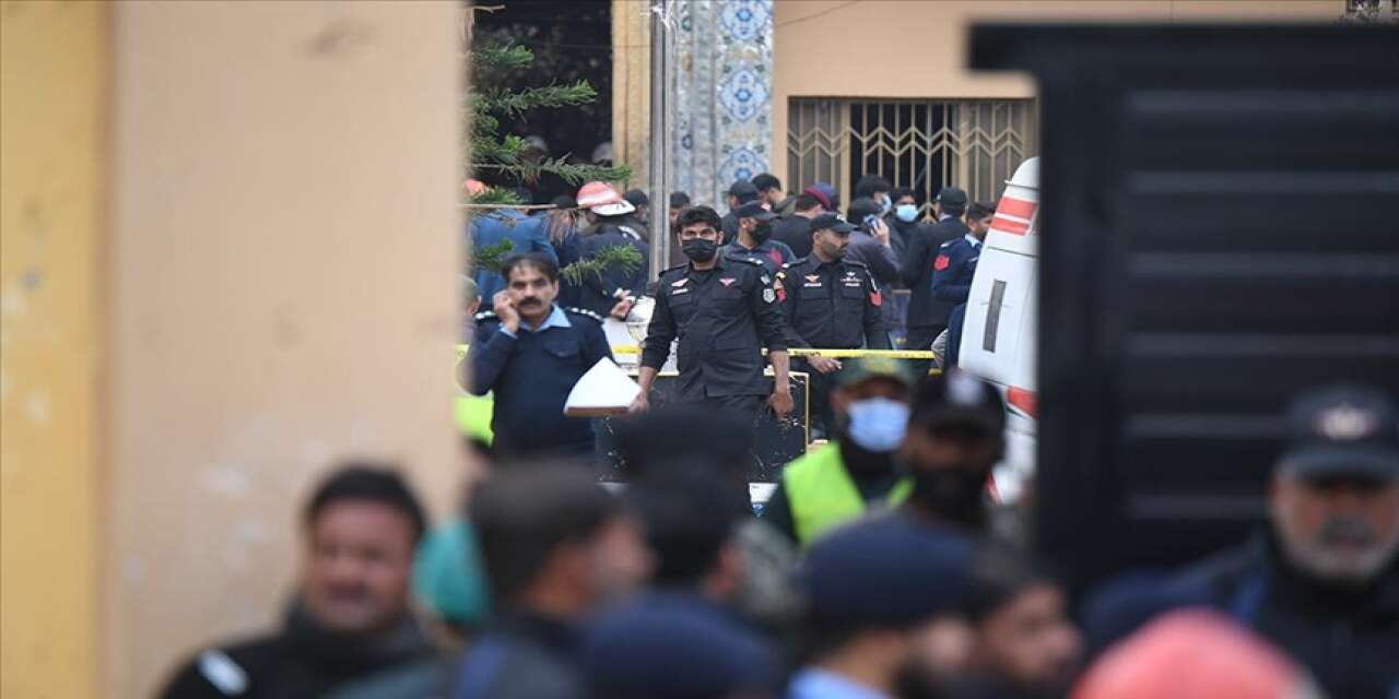 Camiye bombalı saldırıda ölü sayısı 35'e çıktı