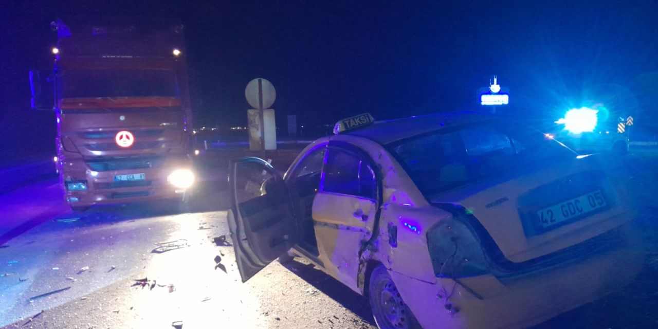 Konya Karapınar’da TIR ile ticari taksi çarpıştı! 1 yaralı var
