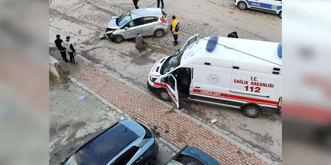 Konya Beyşehir’de iki otomobil çarpıştı! 4 kişi yaralandı