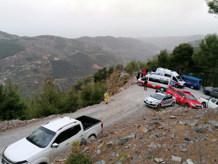Alanya’da otomobil 250 metrelik uçuruma yuvarlandı: 1 ölü, 1 yaralı