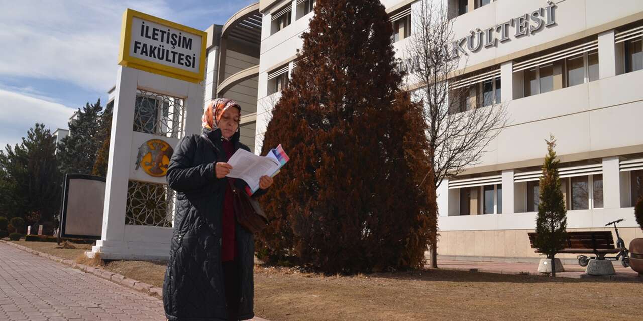 Konya’da yaşı hayallerine engel olmadı! İletişim Fakültesini kazandı